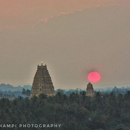 Thilak Home Stay Hampi Exterior photo