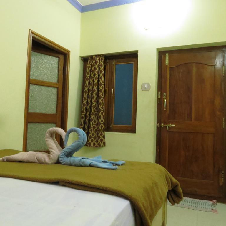 Thilak Home Stay Hampi Exterior photo