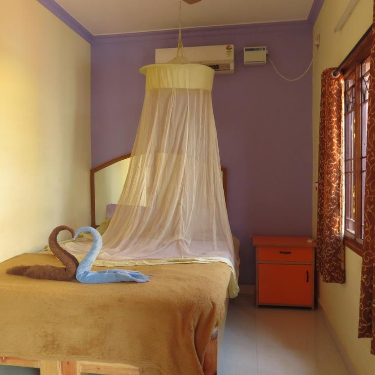 Thilak Home Stay Hampi Room photo